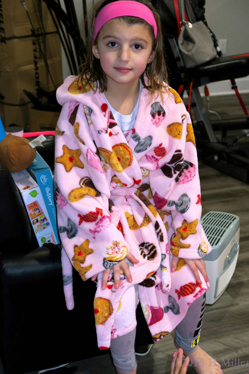 Posing For Photos During Her Facial For Kids! Posing For Photos During Her Facial For Kids!