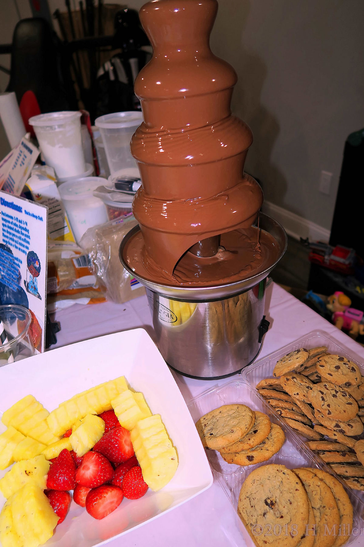 Dipping And Dunking! Delicious Snacks For The Chocolate Fondue Fountain! 