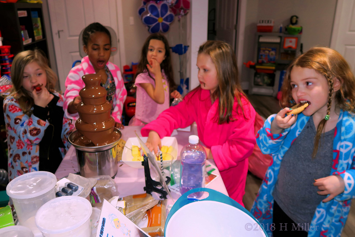 Spa Party Guests Share Secrets Of The Best Food To Dip In The Chocolate Fountain! 