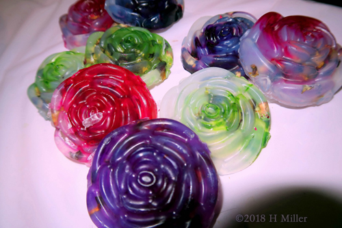Decorative Kids Craft Projects Featuring Soap In Flower Shapes, With Multicolored Flower Petals For The Party!
