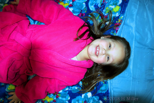 Hot Pink And Sparkles! Party Guest Poses For Her Facial For Girls Hot Pink And Sparkles! Party Guest Poses For Her Facial For Girls