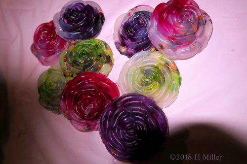 Kids Spa Party Multicolored Flower Petal Crafts For Kids! Kids Spa Party Multicolored Flower Petal Crafts For Kids!