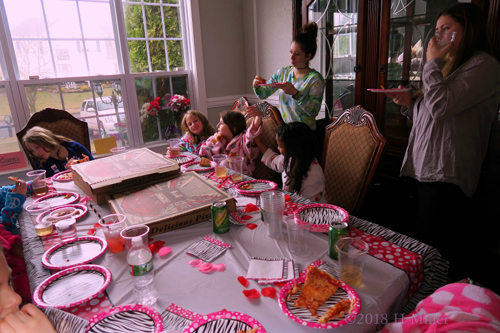 Pizza And Zebra Plates! Party Guests Plate Up Their Pizza! Pizza And Zebra Plates! Party Guests Plate Up Their Pizza!