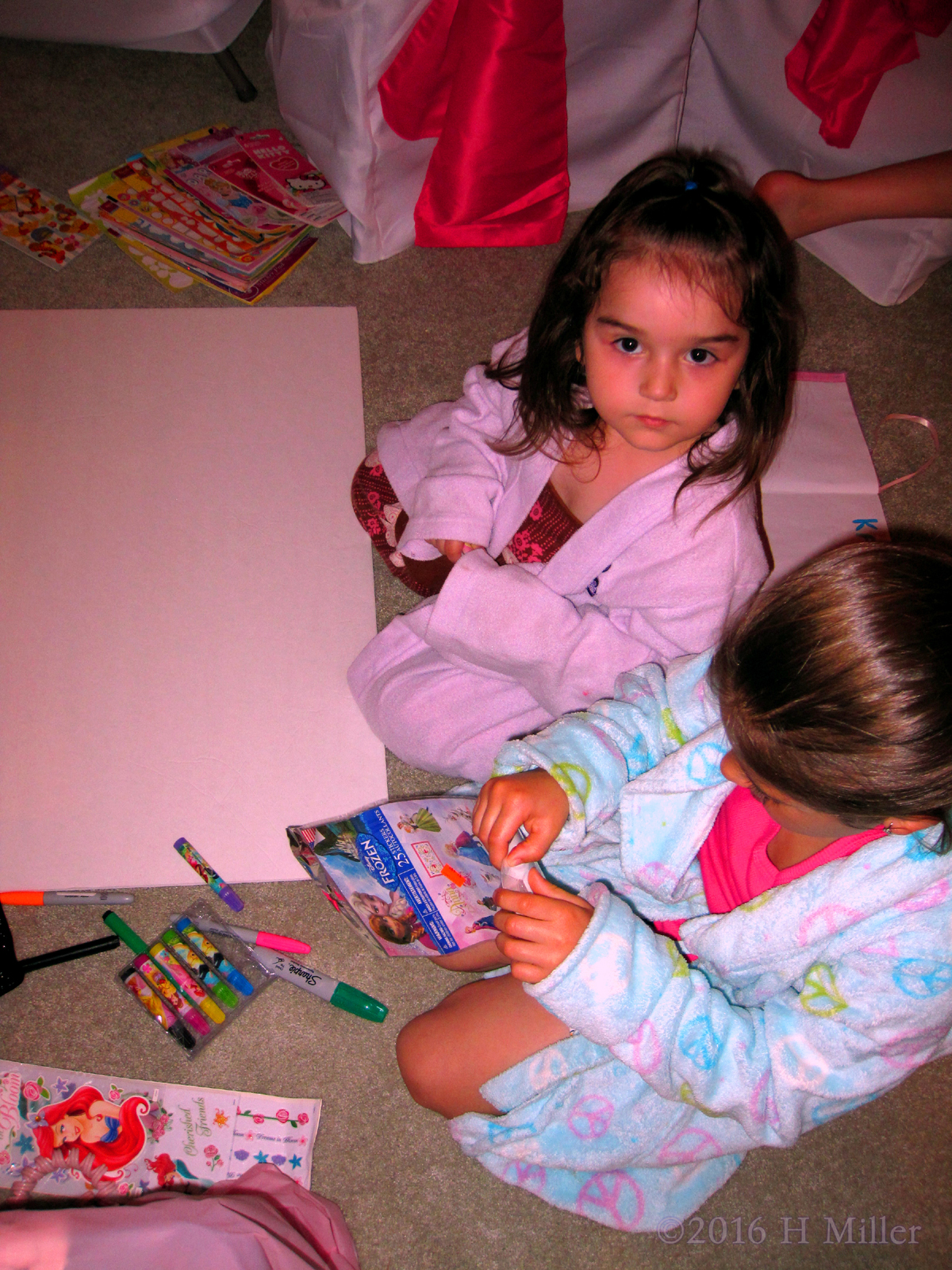 Decorating The Kids Spa Birthday Card Is More Fun With Friends! 