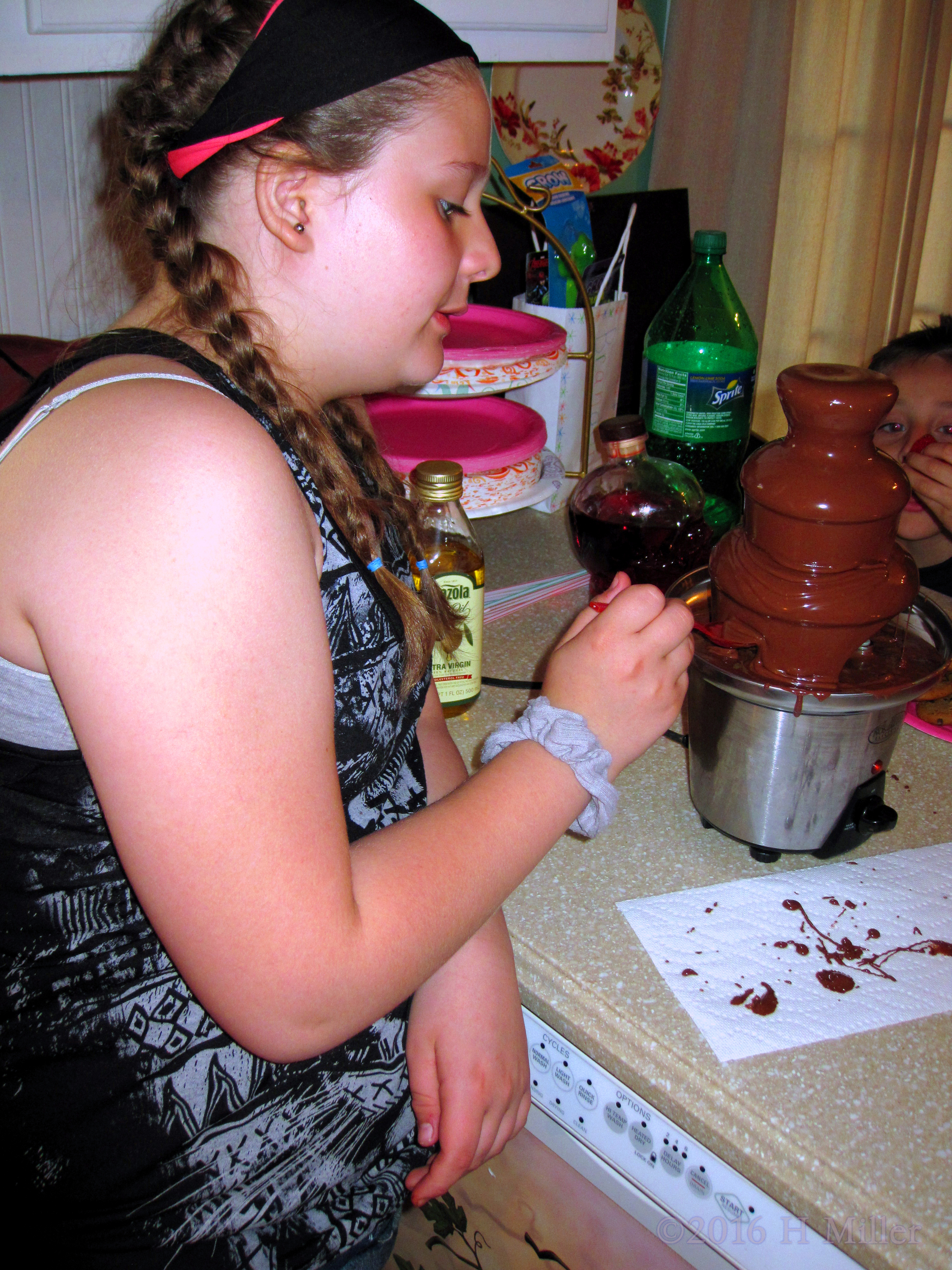 Chocolate Fondue Is So Delicious And Fun! 