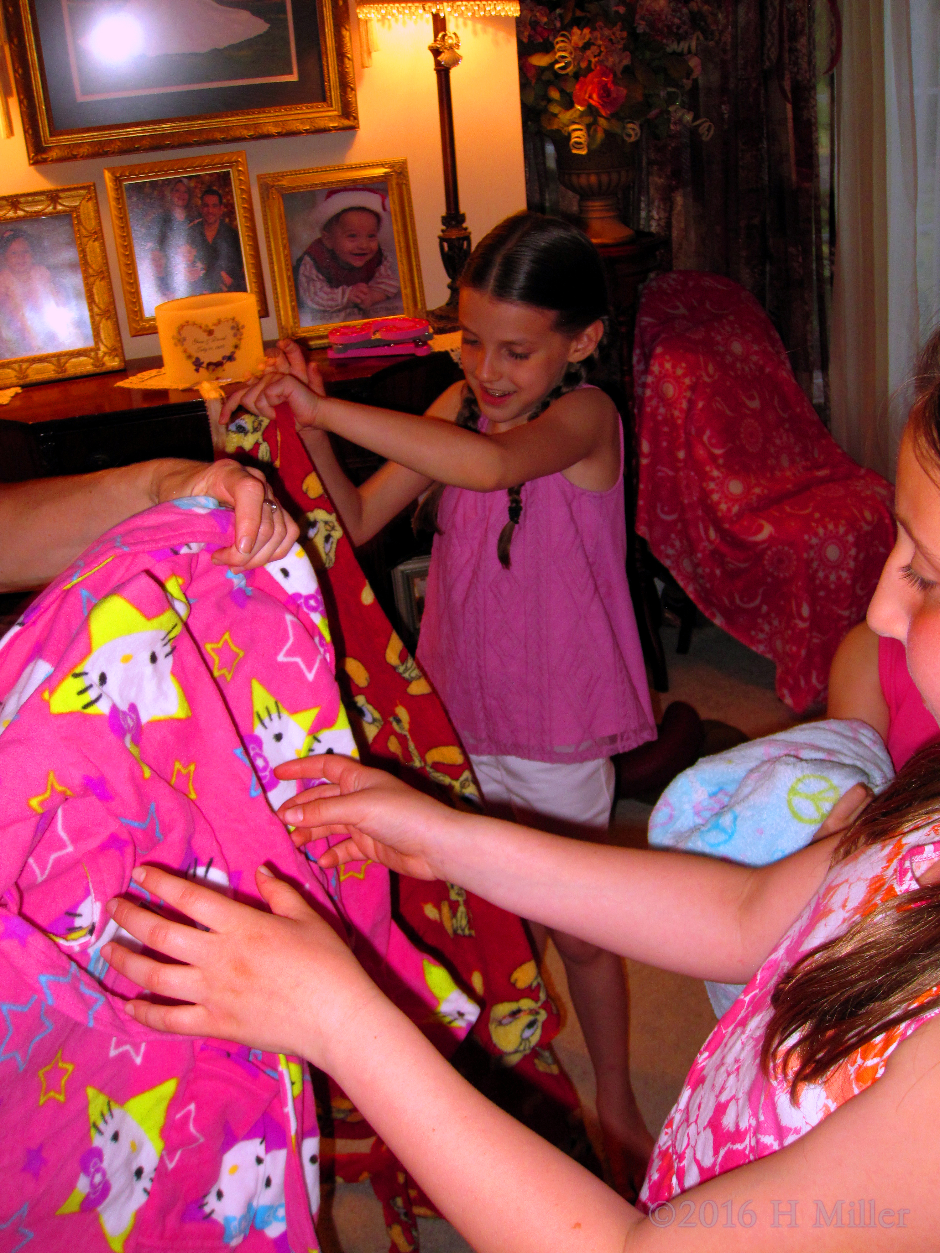 Hello Kitty Spa Robe For This Spa Party Guest! Hello Kitty Spa Robe For This Spa Party Guest!