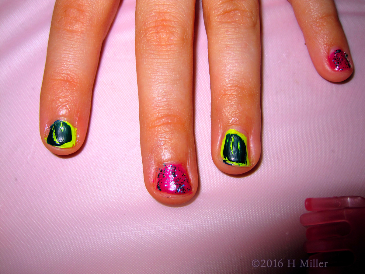 Awesome Shatter Girls Manicure. 