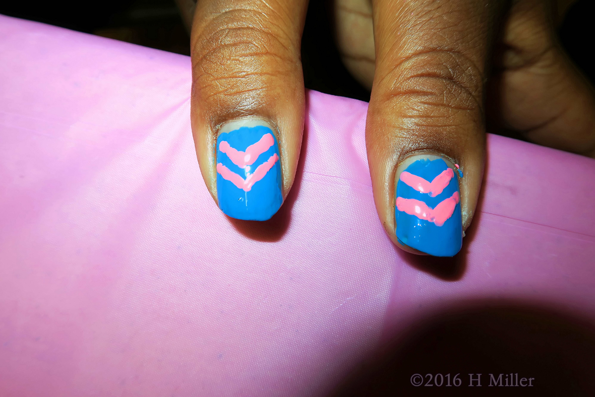 Cute Blue And Pink Chevron Manicure 