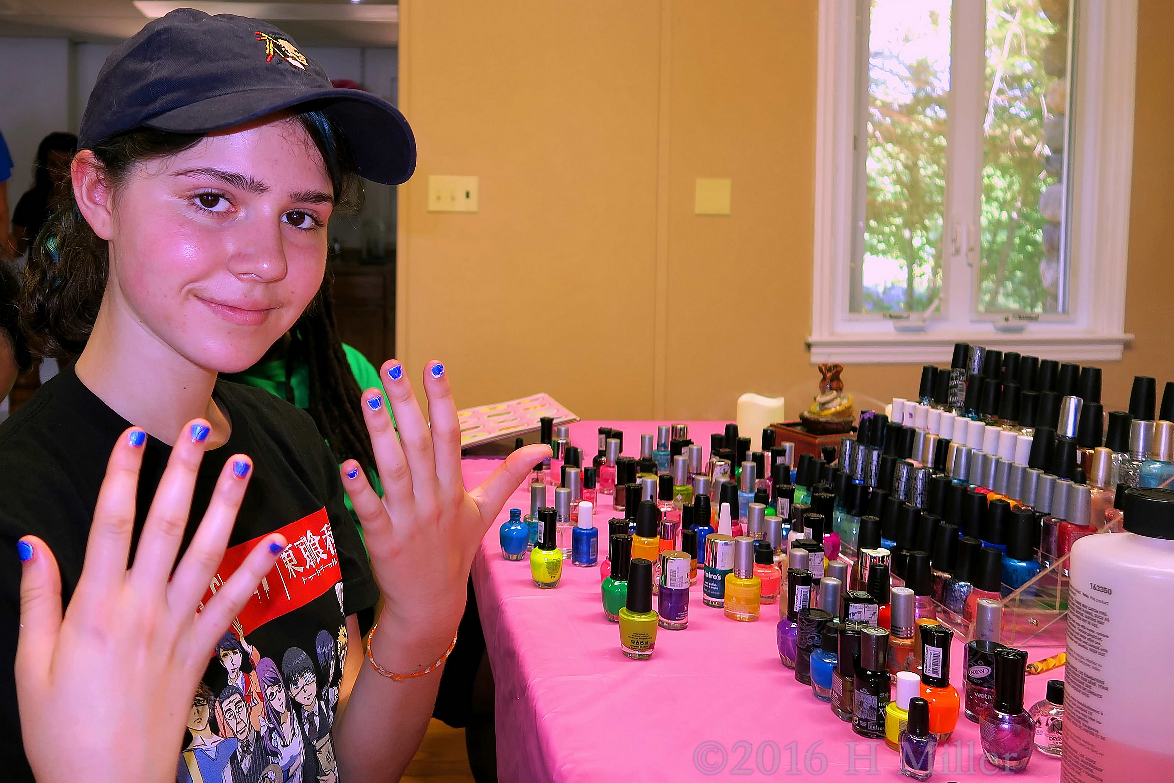 She Loves Her Cute Blue And White Mini Mani! She Loves Her Cute Blue And White Mini Mani!
