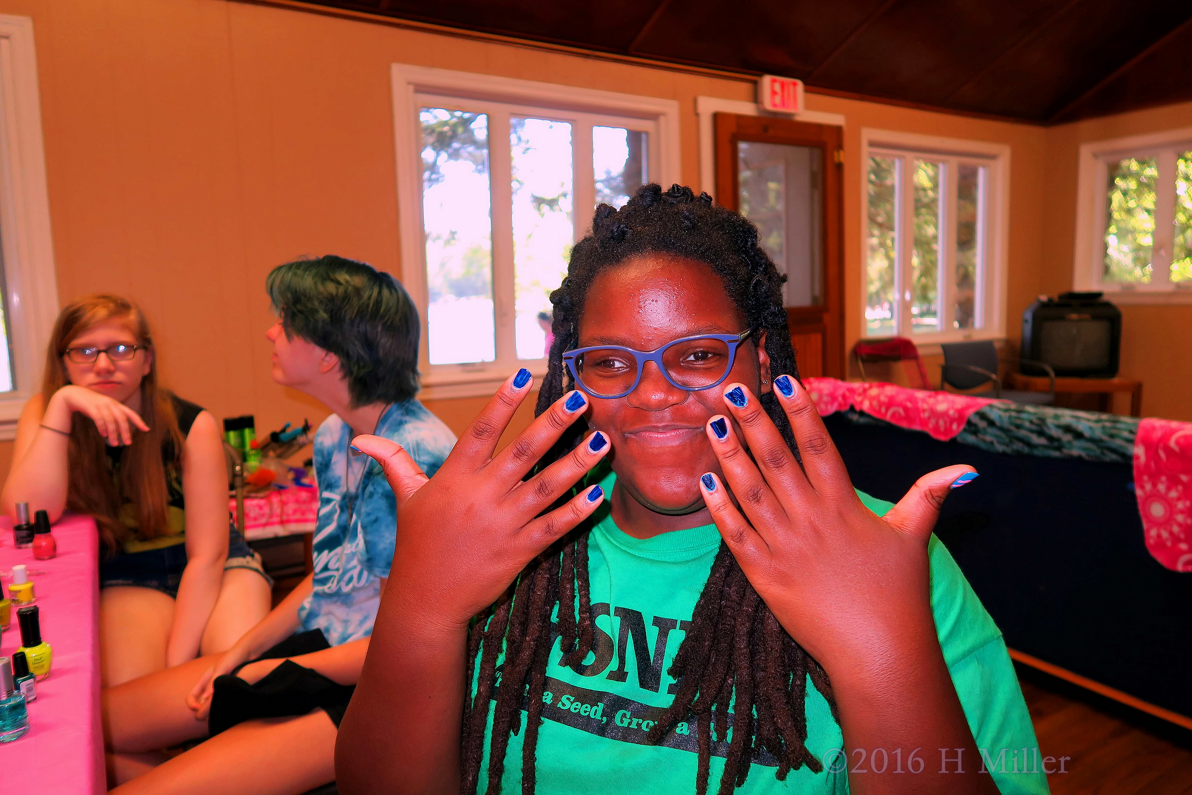 She Loves Her Cute New Mini Mani! She Loves Her Cute New Mini Mani!