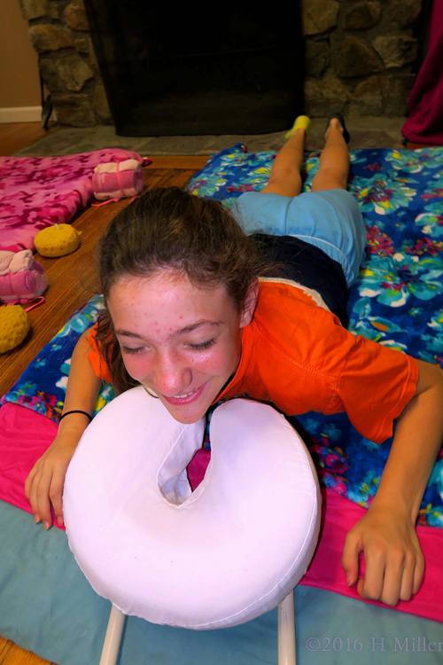 Giggling Before Kids Massages Giggling Before Kids Massages