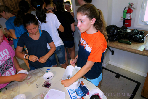 They're Working On Fun Spa Crafts They're Working On Fun Spa Crafts