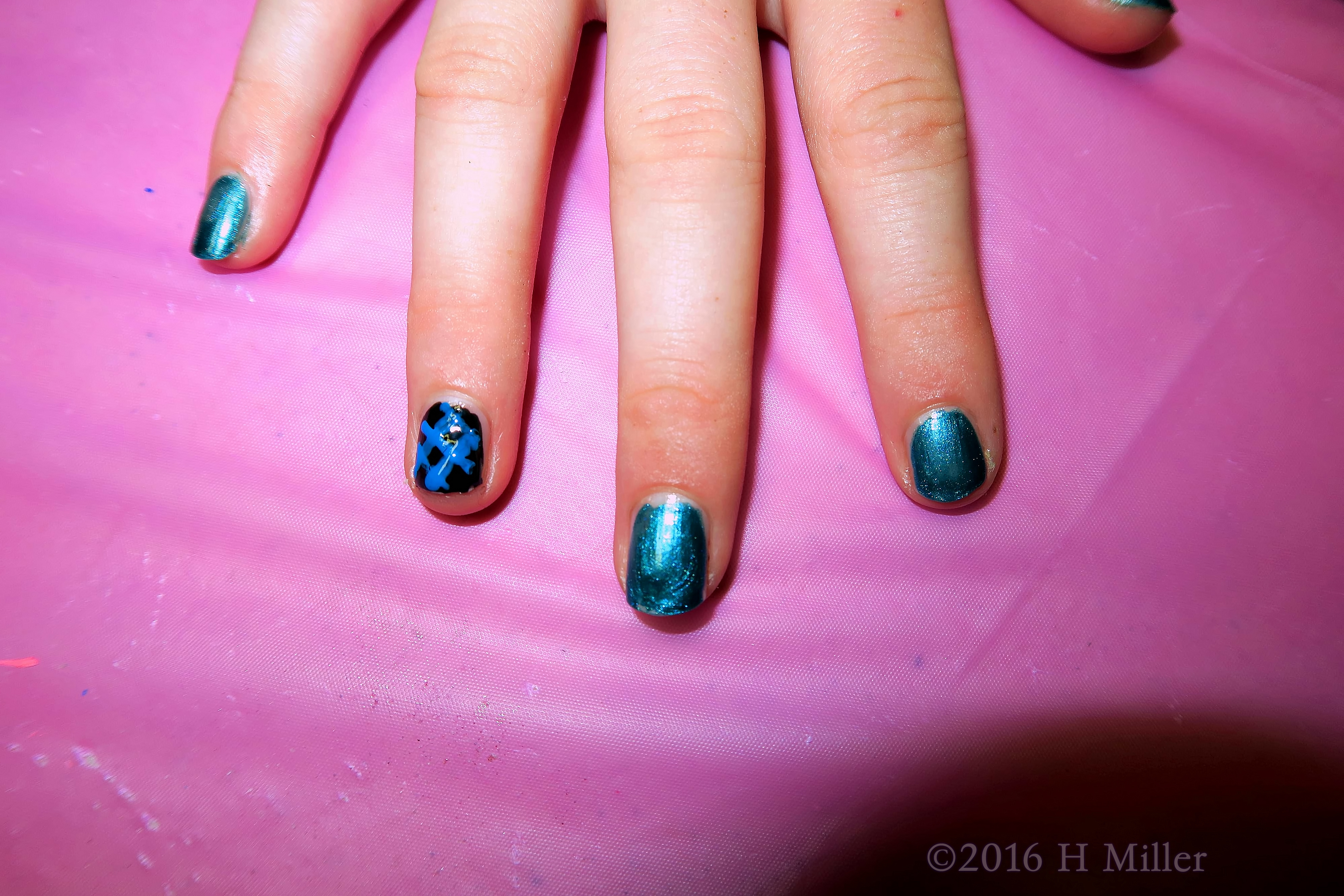 Cool Blue Lattice And Shimmer Kids Manicure Cool Blue Lattice And Shimmer Kids Manicure