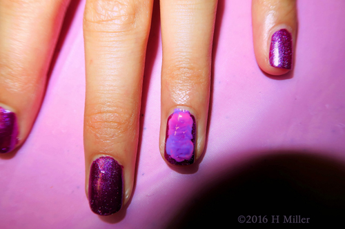 Cute Marbled Purple And Pink Manicure Accent Nai