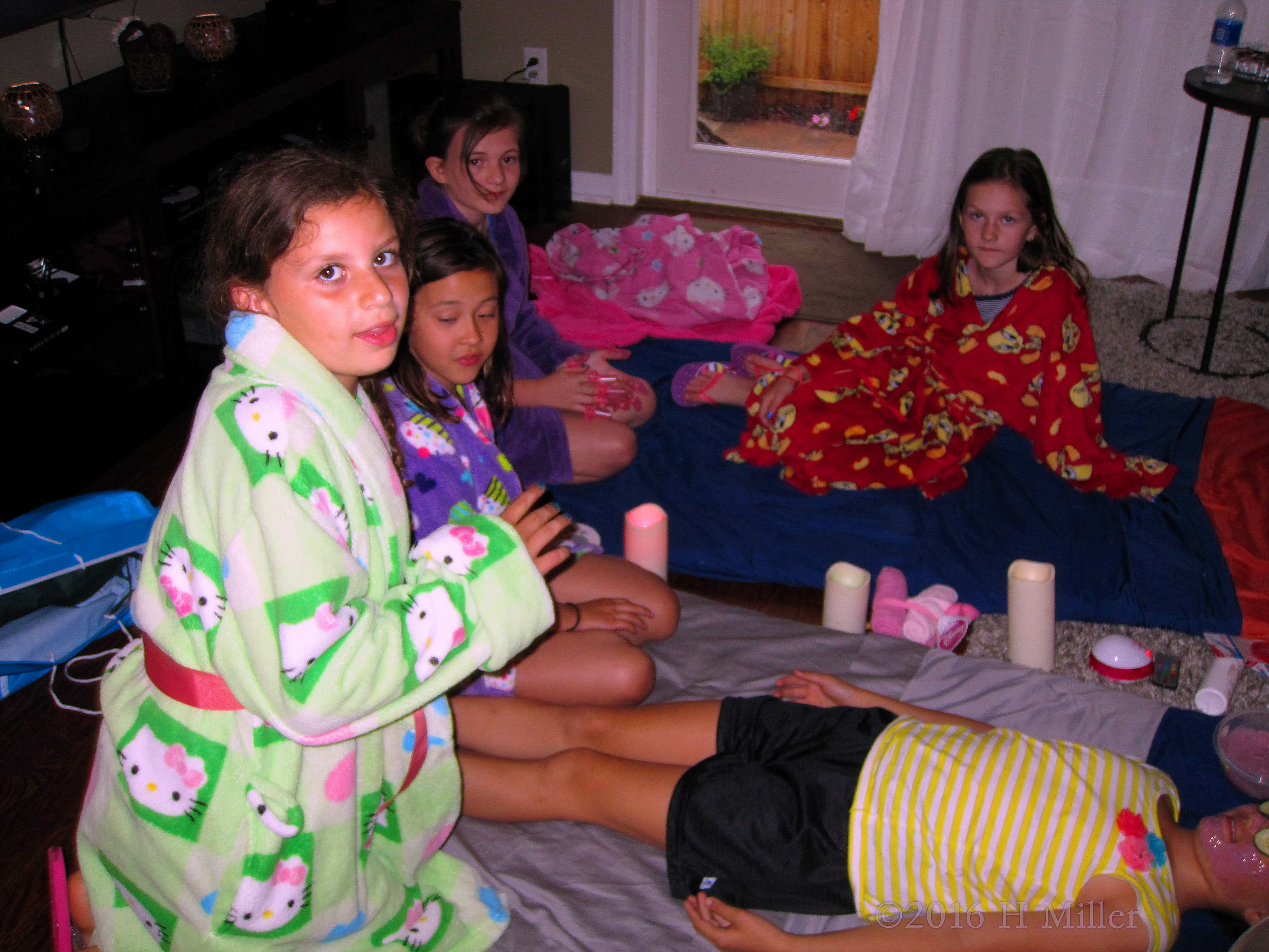 Hanging Out With Friends During Facials Hanging Out With Friends During Facials