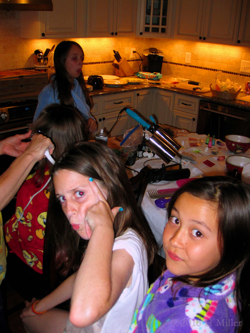 Having Fun During Hairstyles! Having Fun During Hairstyles!