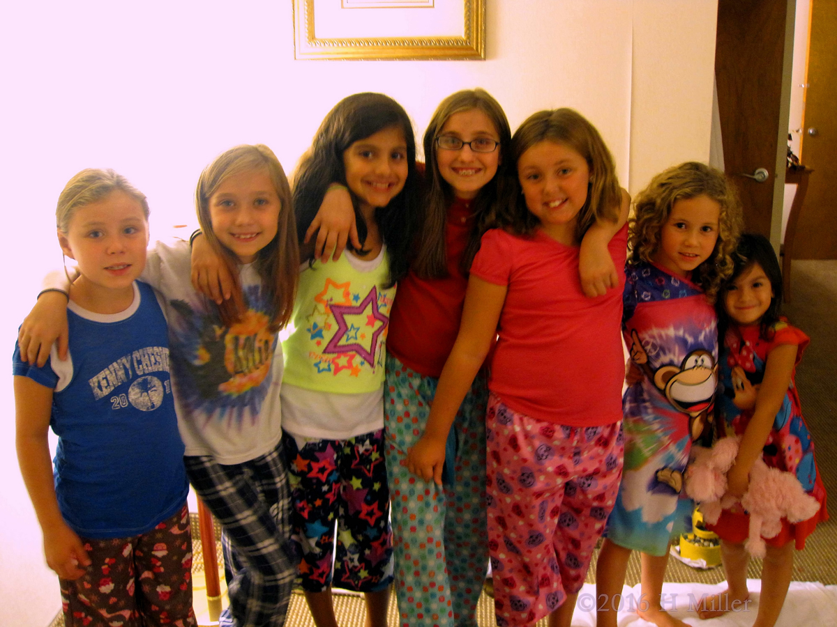 Hailey's Hotel Kids Spa Party Group Pic!