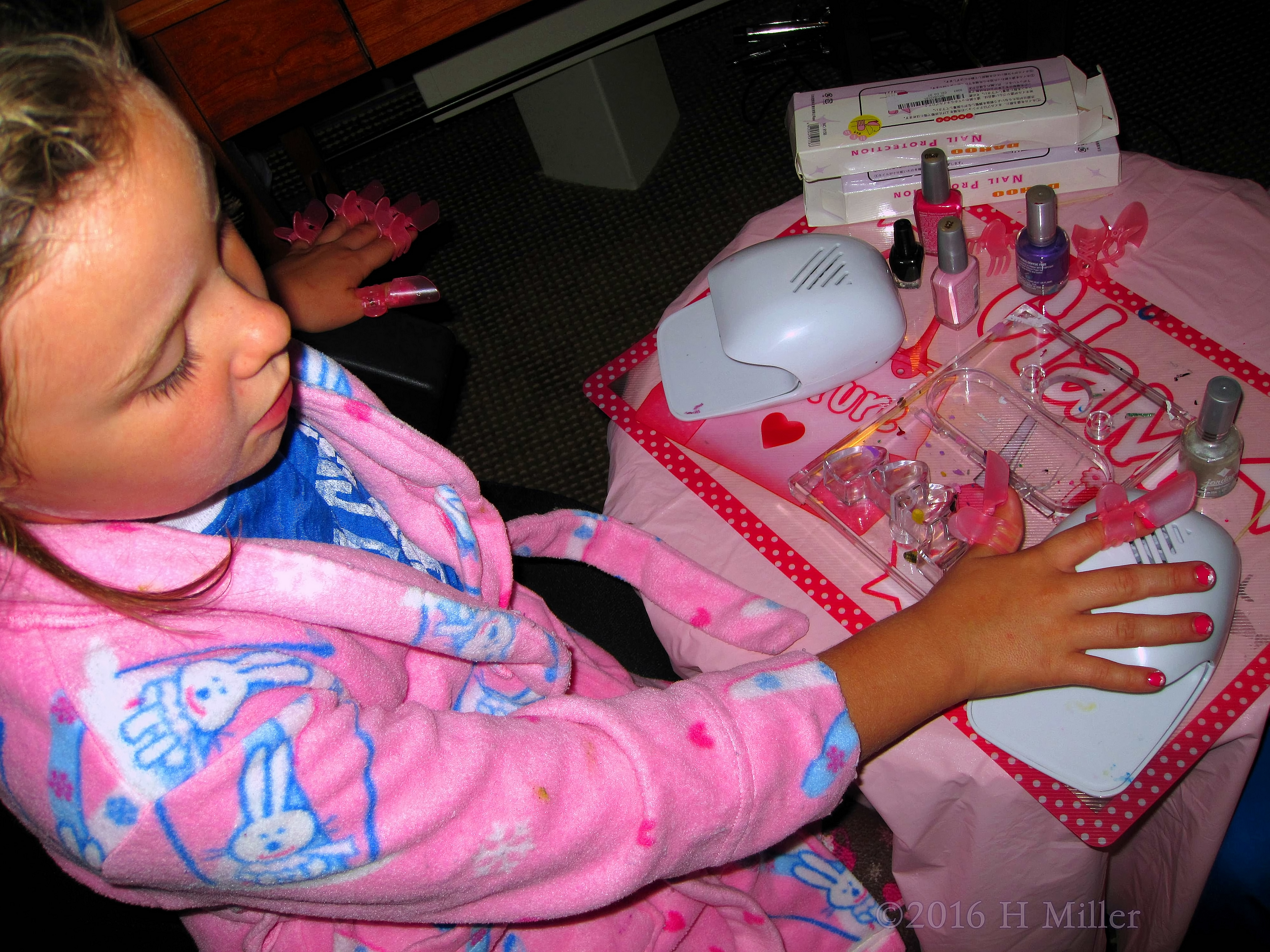 Getting Pretty Pink Manicure Protectors Getting Pretty Pink Manicure Protectors