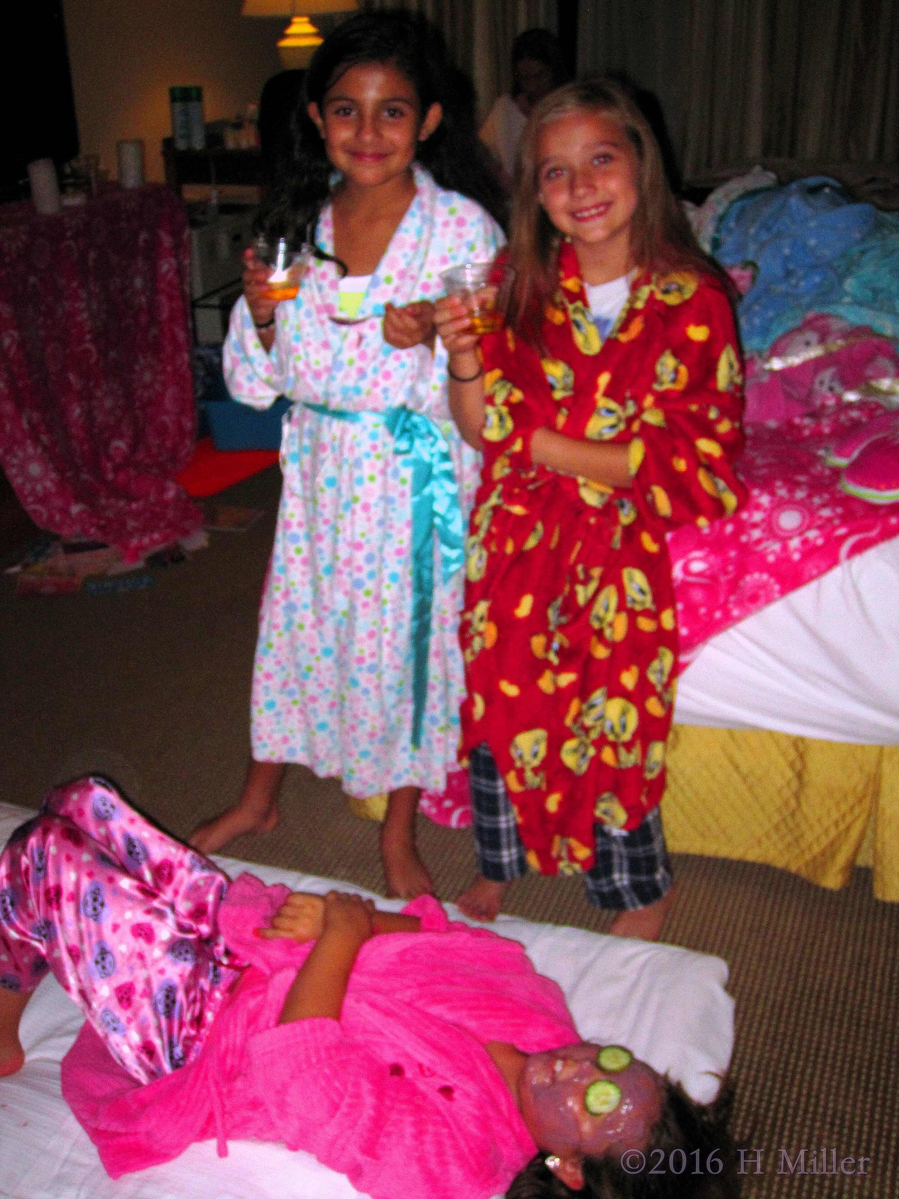 Hanging Out With Friends During Facials Hanging Out With Friends During Facials