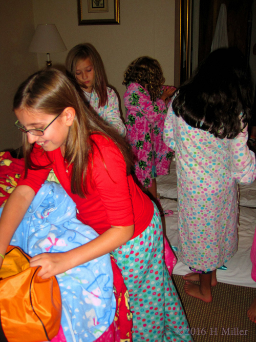 She's Excited To Pick A Cute Spa Rob She's Excited To Pick A Cute Spa Rob