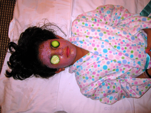 She's Relaxed In A Homemade Blueberry Face Masque She's Relaxed In A Homemade Blueberry Face Masque