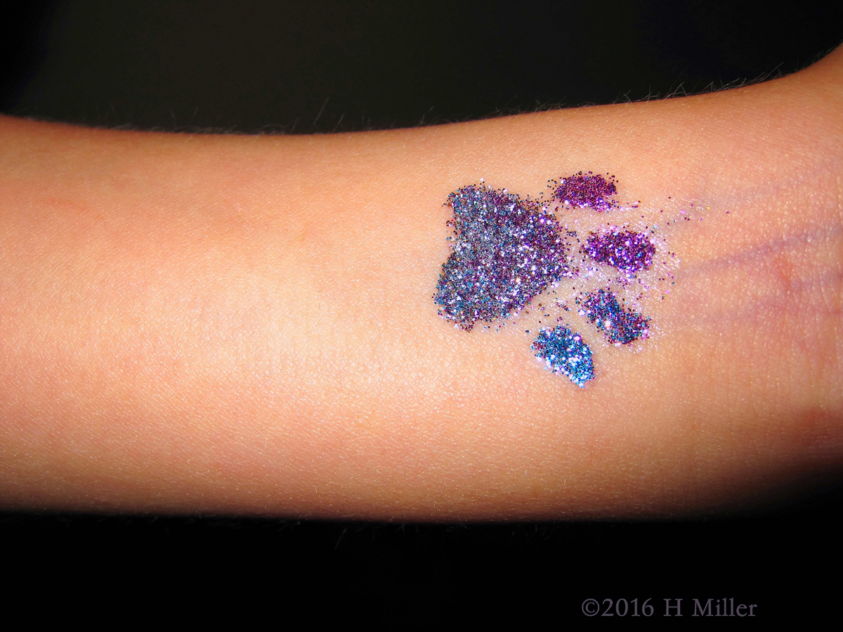 Cute Girls Glitter Temporary Tattoo With Dog Paws! 