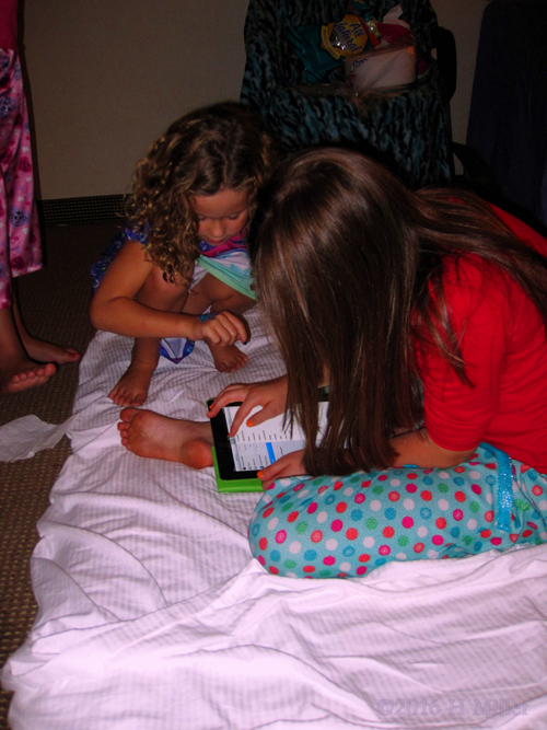 Hanging Out With Friends In The Facials And Massage Area Hanging Out With Friends In The Facials And Massage Area