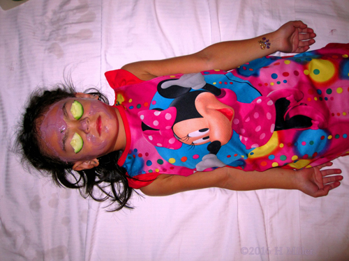 Relaxing In A Homemade Blueberry Facial Relaxing In A Homemade Blueberry Facial