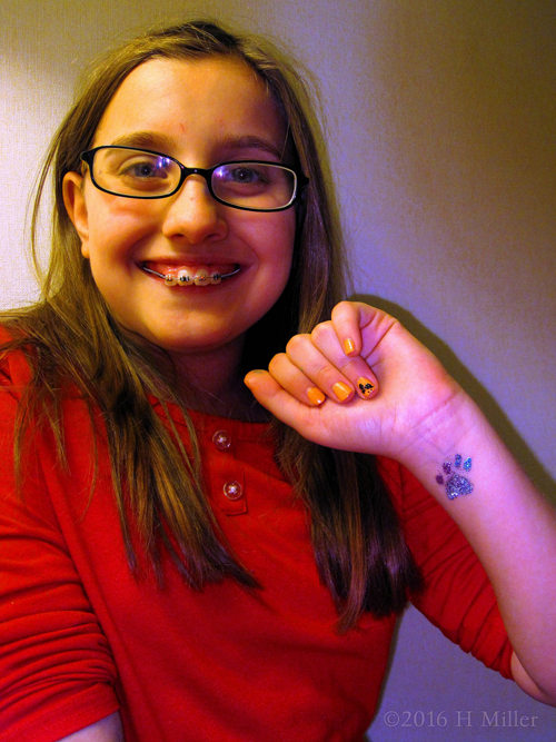 She Loves Her Cute Pawprint Temporary Glitter Tattoo She Loves Her Cute Pawprint Temporary Glitter Tattoo