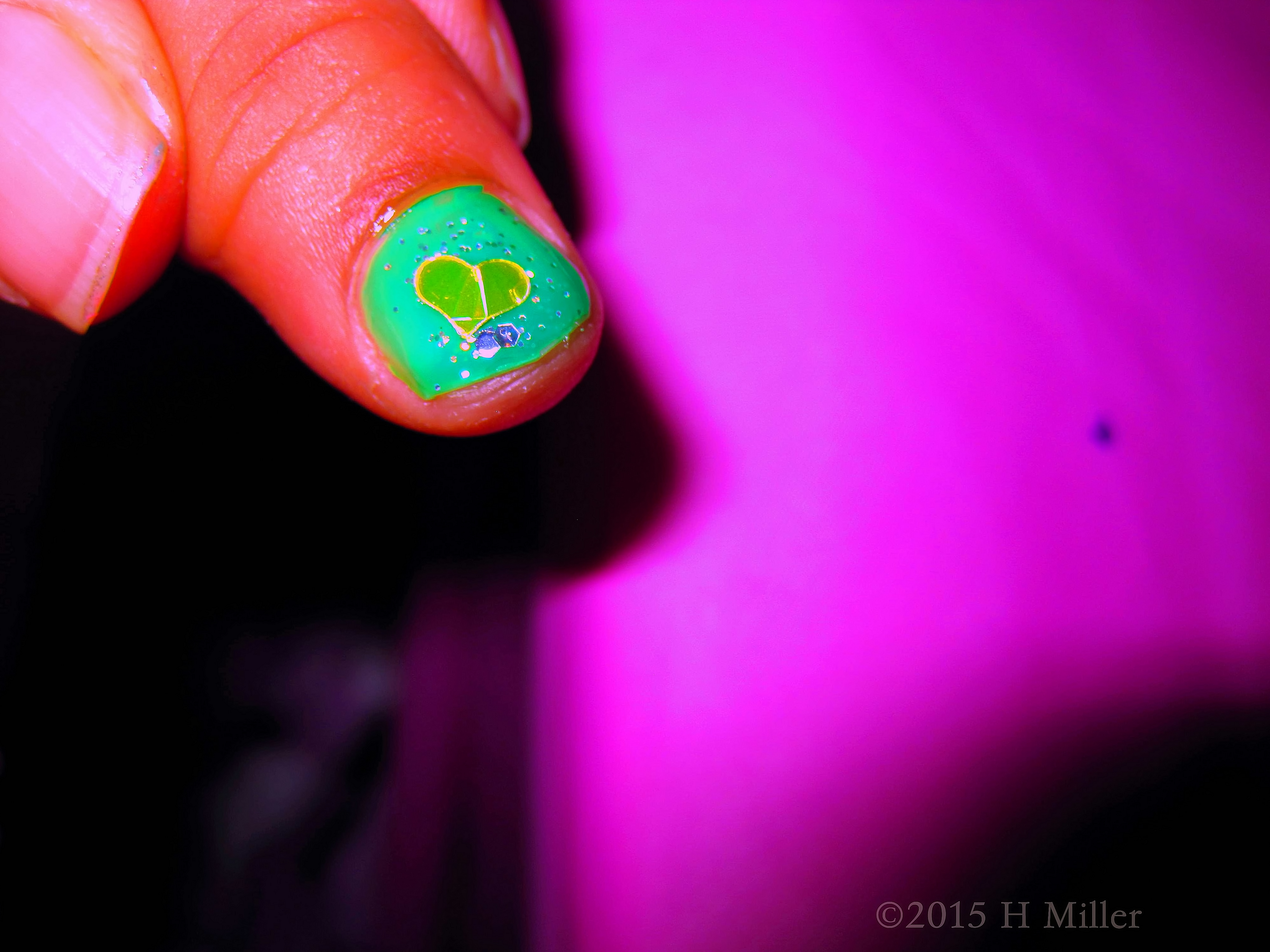 A Light Green Heart On Dark Green Nail Polish For This Kids Mani A Light Green Heart On Dark Green Nail Polish For This Kids Mani