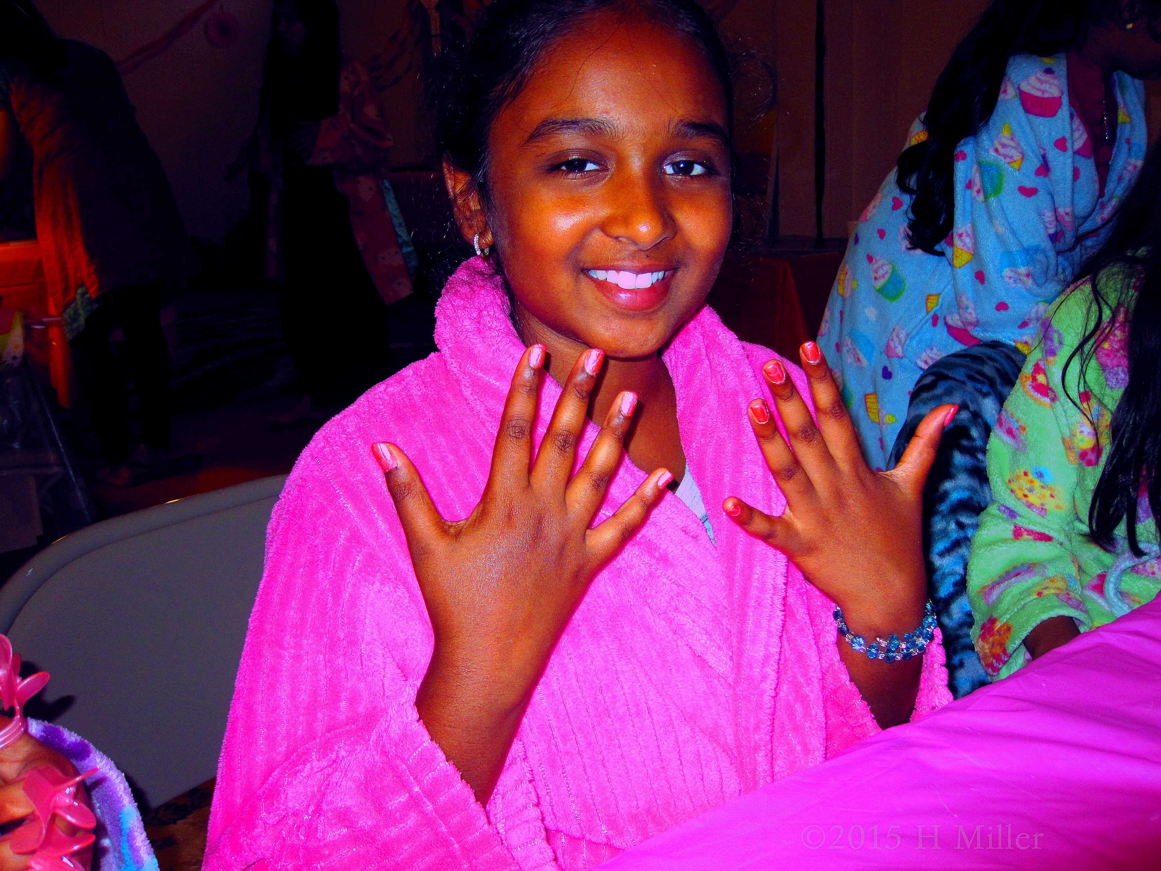 She Likes Her Shatter And Glitter Nails She Likes Her Shatter And Glitter Nails