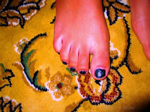 Look Her Pedicure Matches The Carpet Design Color And Contrasts Well With The Yellow!