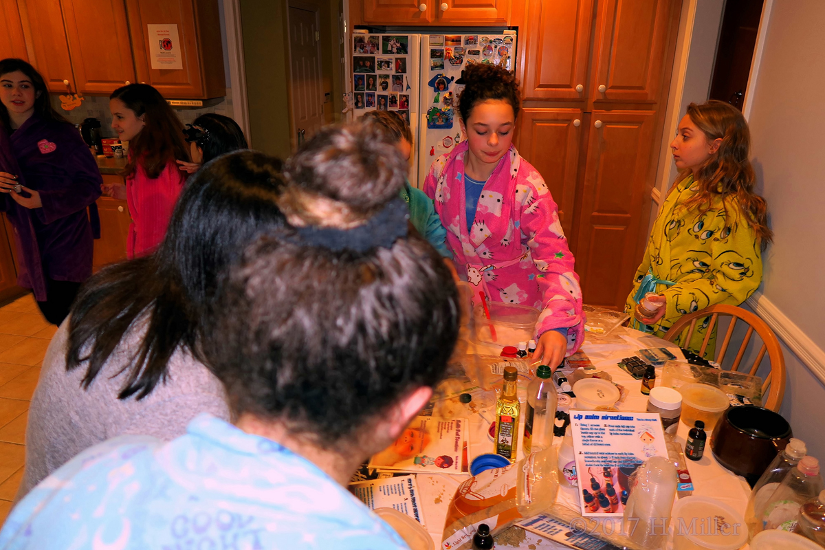 Girls Are Busy With The Kids Crafts 