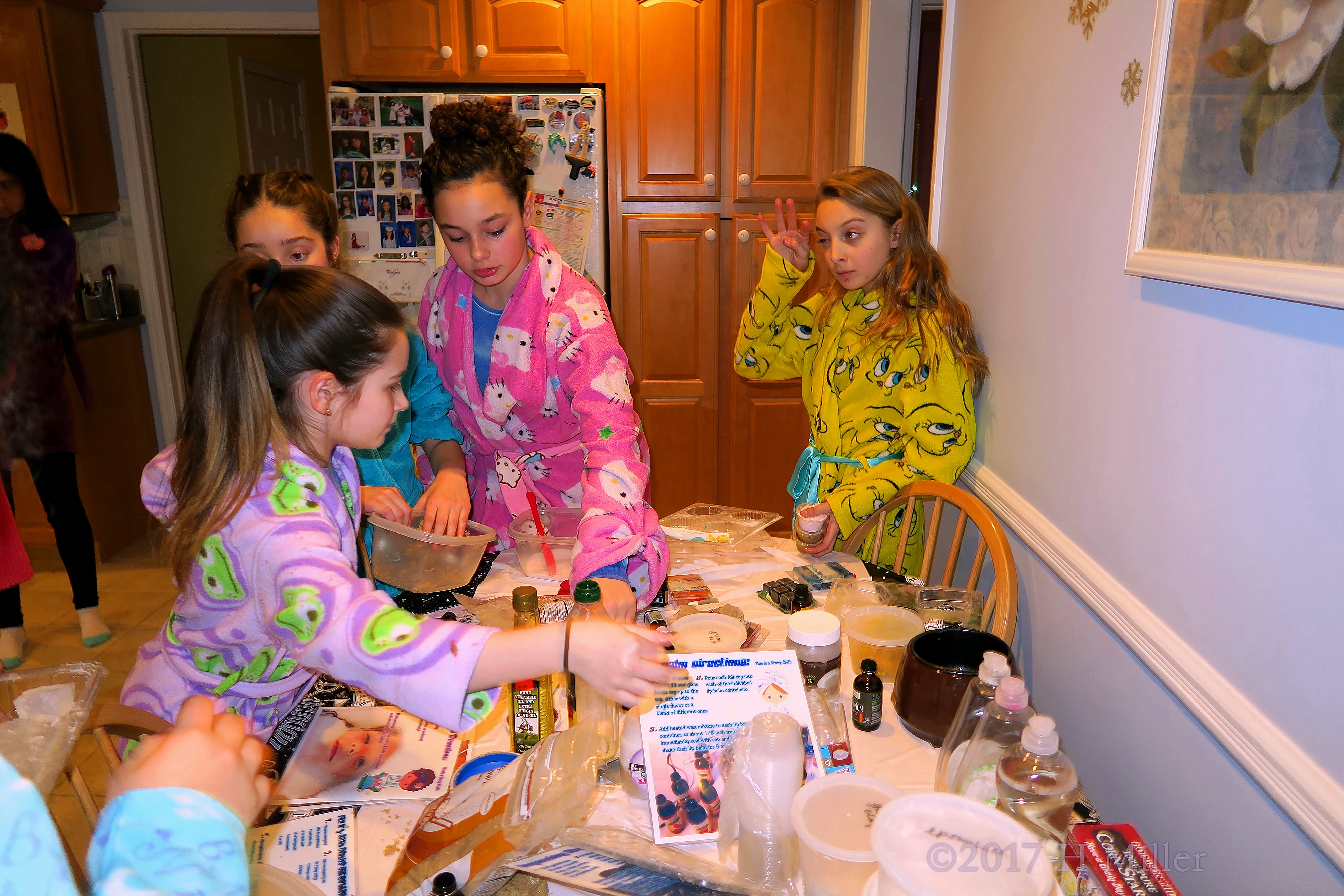 Girls Are About To Start Their Kids Crafts Girls Are About To Start Their Kids Crafts