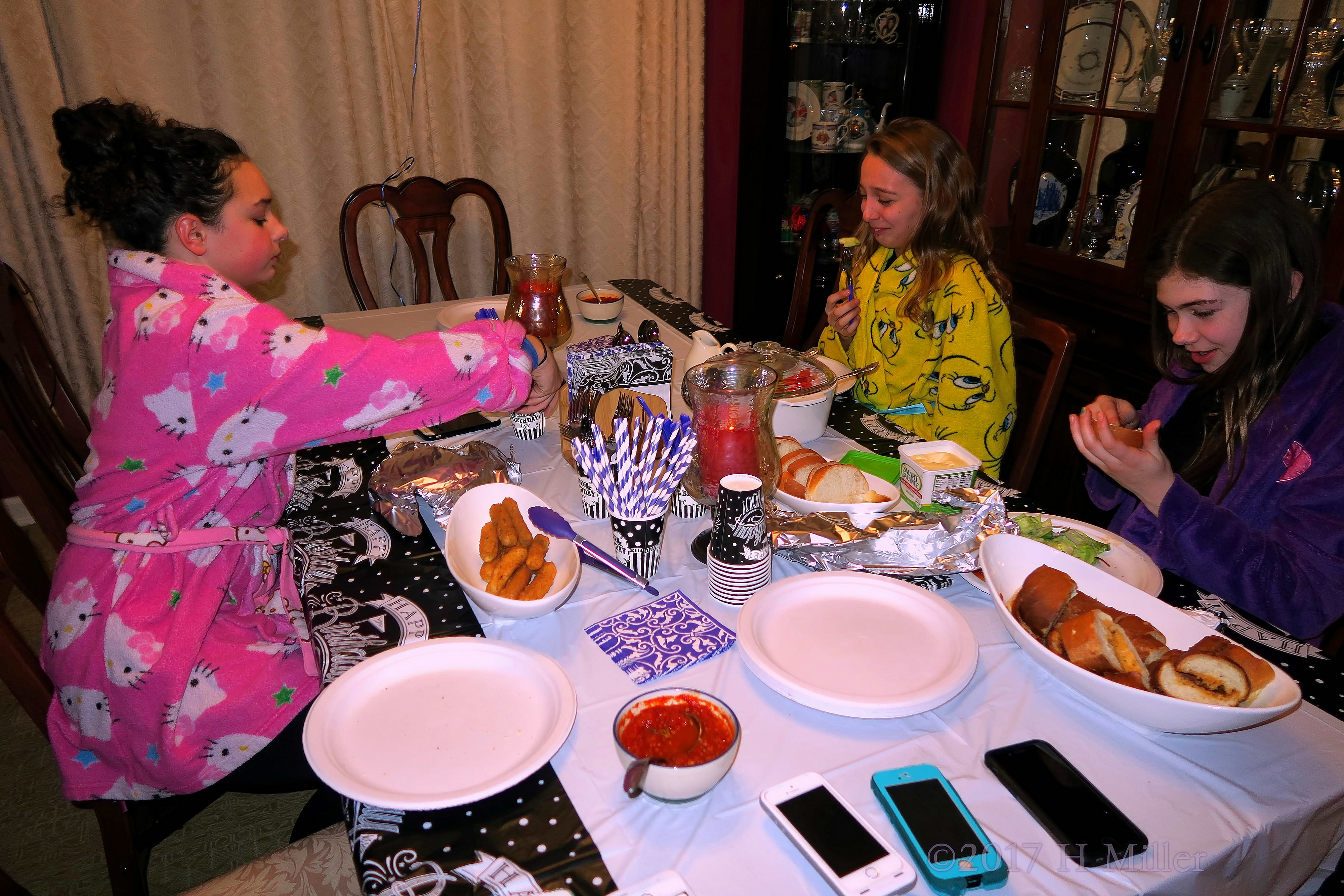 Yummy Appetizers And Dinner At The Kids Birthday Party Yummy Appetizers And Dinner At The Kids Birthday Party