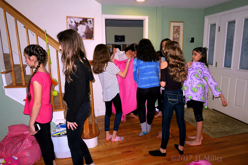 Girls Are Choosing Their Spa Robes Girls Are Choosing Their Spa Robes