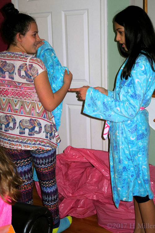 Isabella Is Helping Her Friend With Her Spa Robe Isabella Is Helping Her Friend With Her Spa Robe