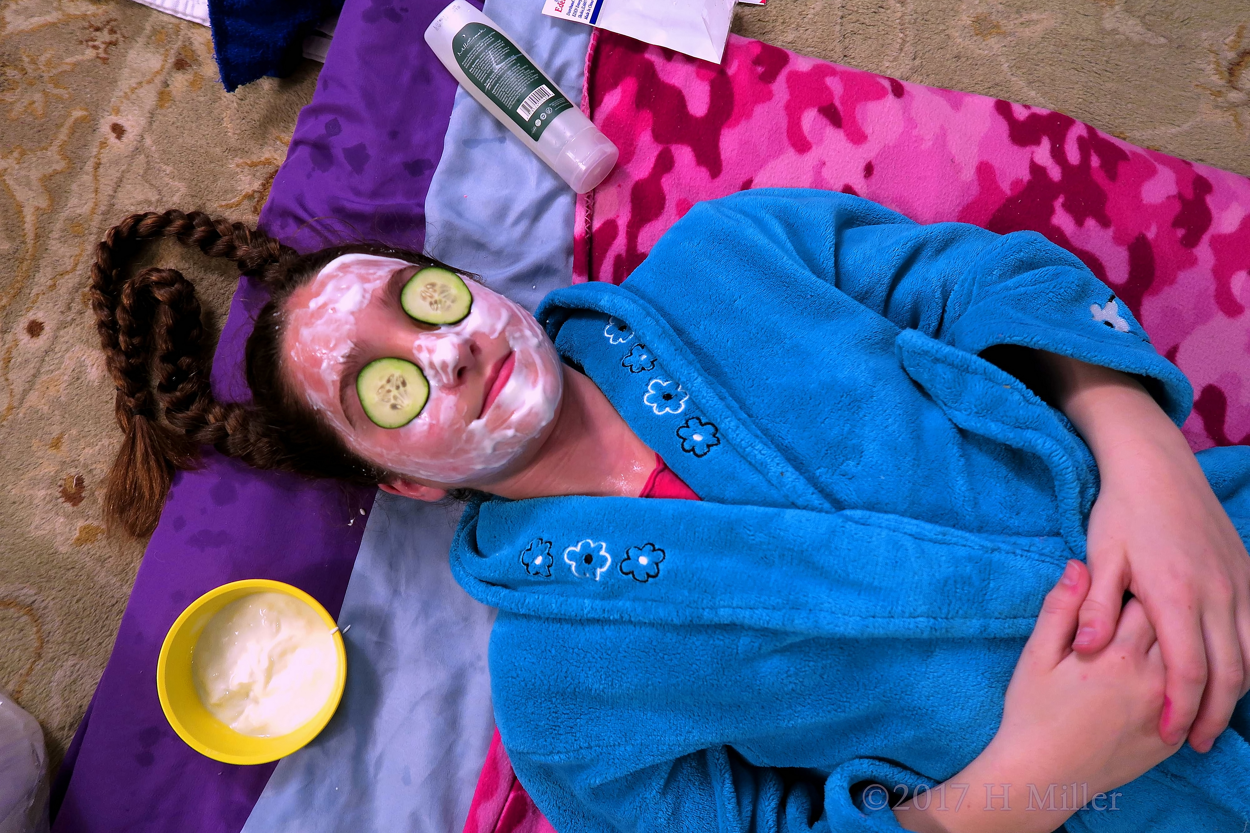 Natural Facial For Girls With Yogurt And Cukes On The Eyes! Natural Facial For Girls With Yogurt And Cukes On The Eyes!