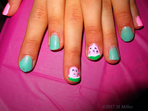 A Closeup Of The Beautiful Mini Mani A Closeup Of The Beautiful Mini Mani