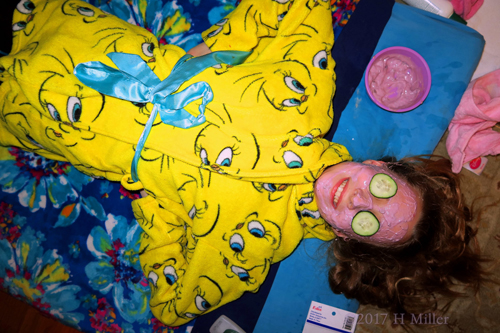 Enjoying Her Yogurt Girls Facial Enjoying Her Yogurt Girls Facial