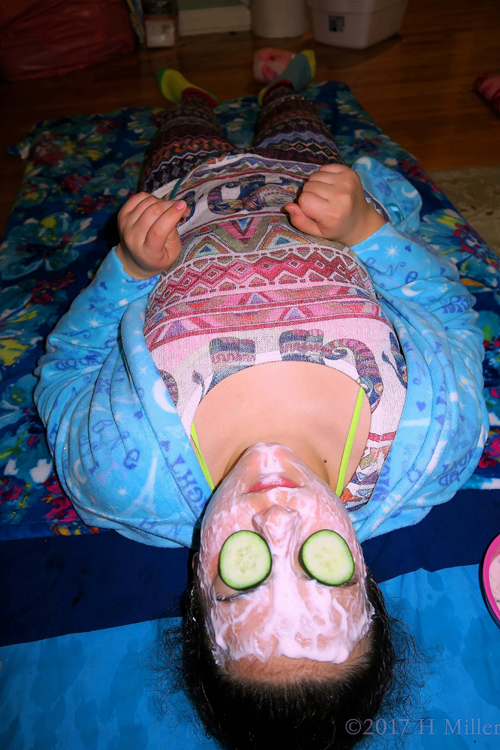 Experiencing The Cool Kids Facial Mask Experiencing The Cool Kids Facial Mask