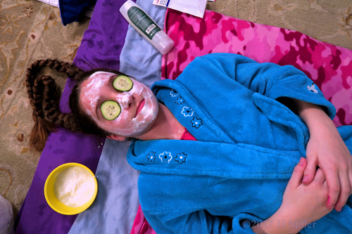 Natural Facial For Girls With Yogurt And Cukes On The Eyes! Natural Facial For Girls With Yogurt And Cukes On The Eyes!