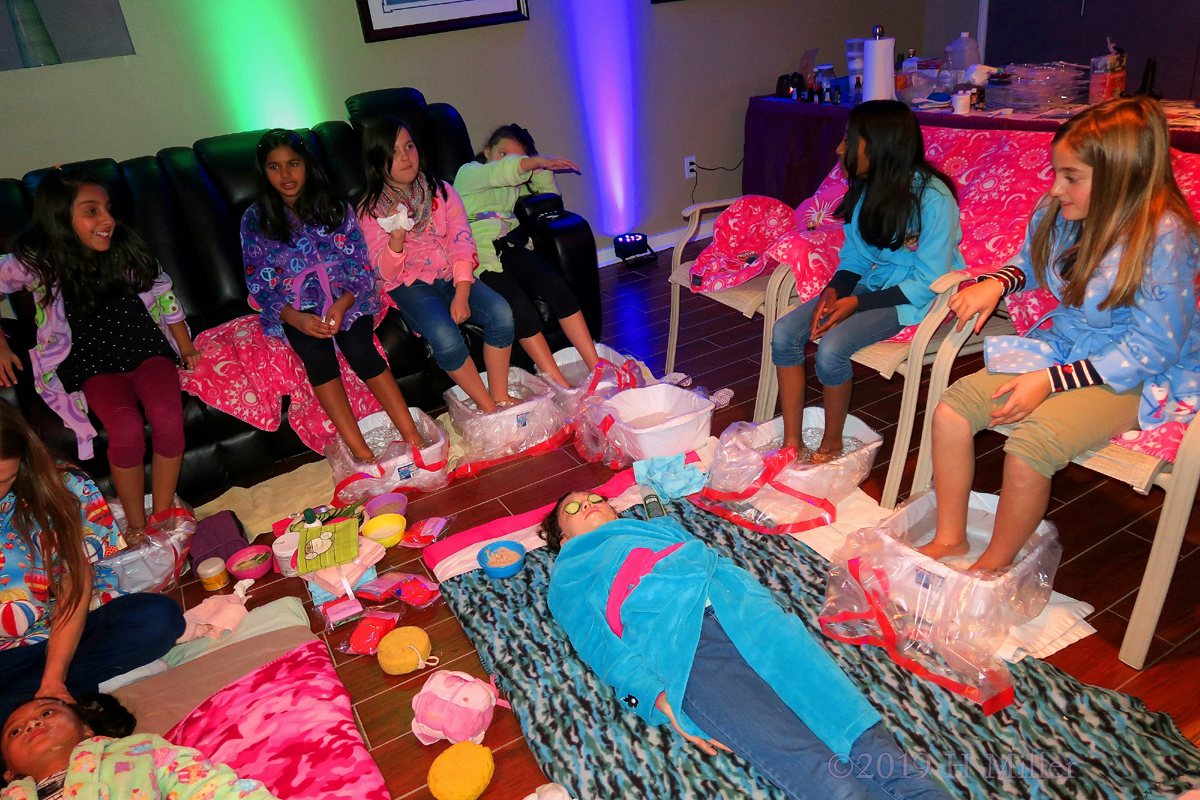 Guests Are Getting Kids Pedicures And Facials Together 