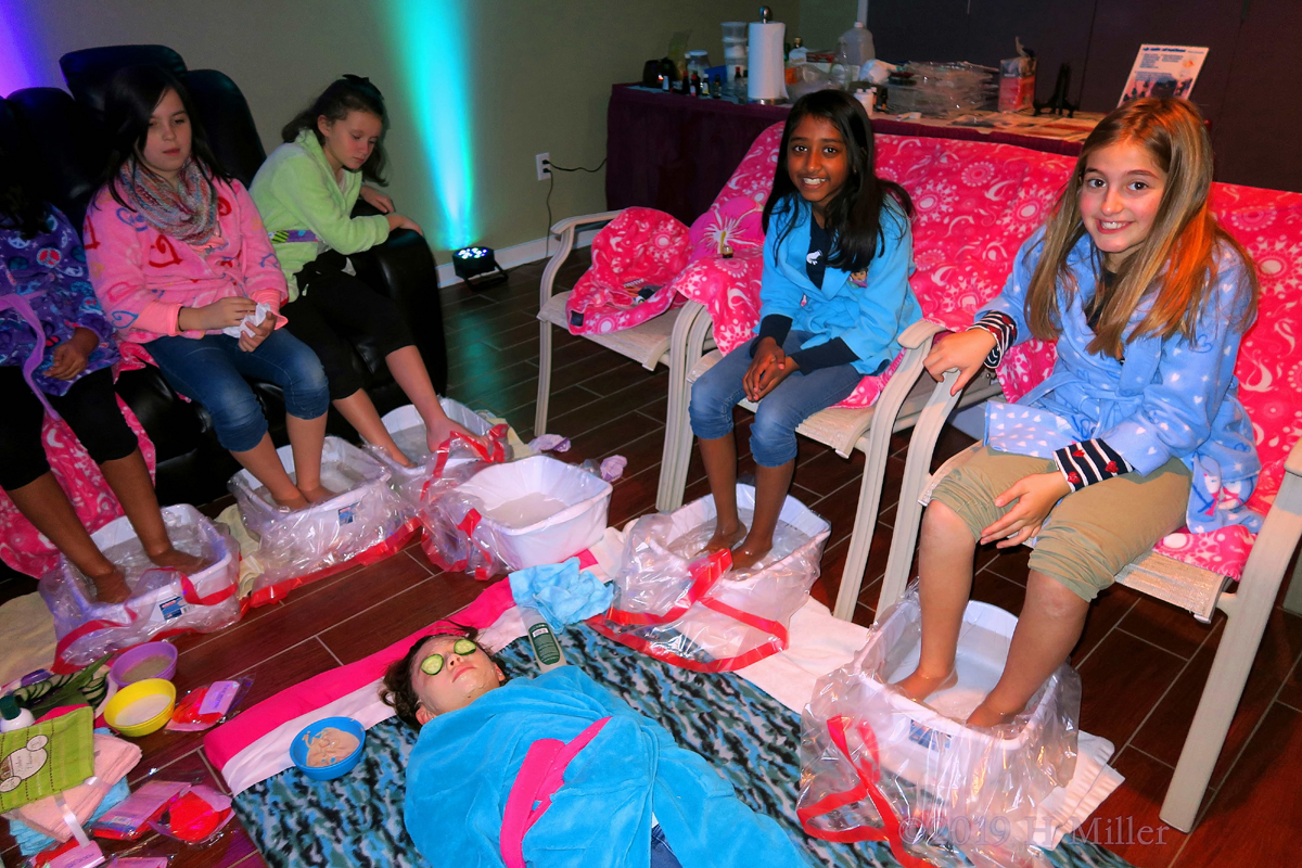 Mini Kids Pedicure And Facials Area At The Spa Party! 