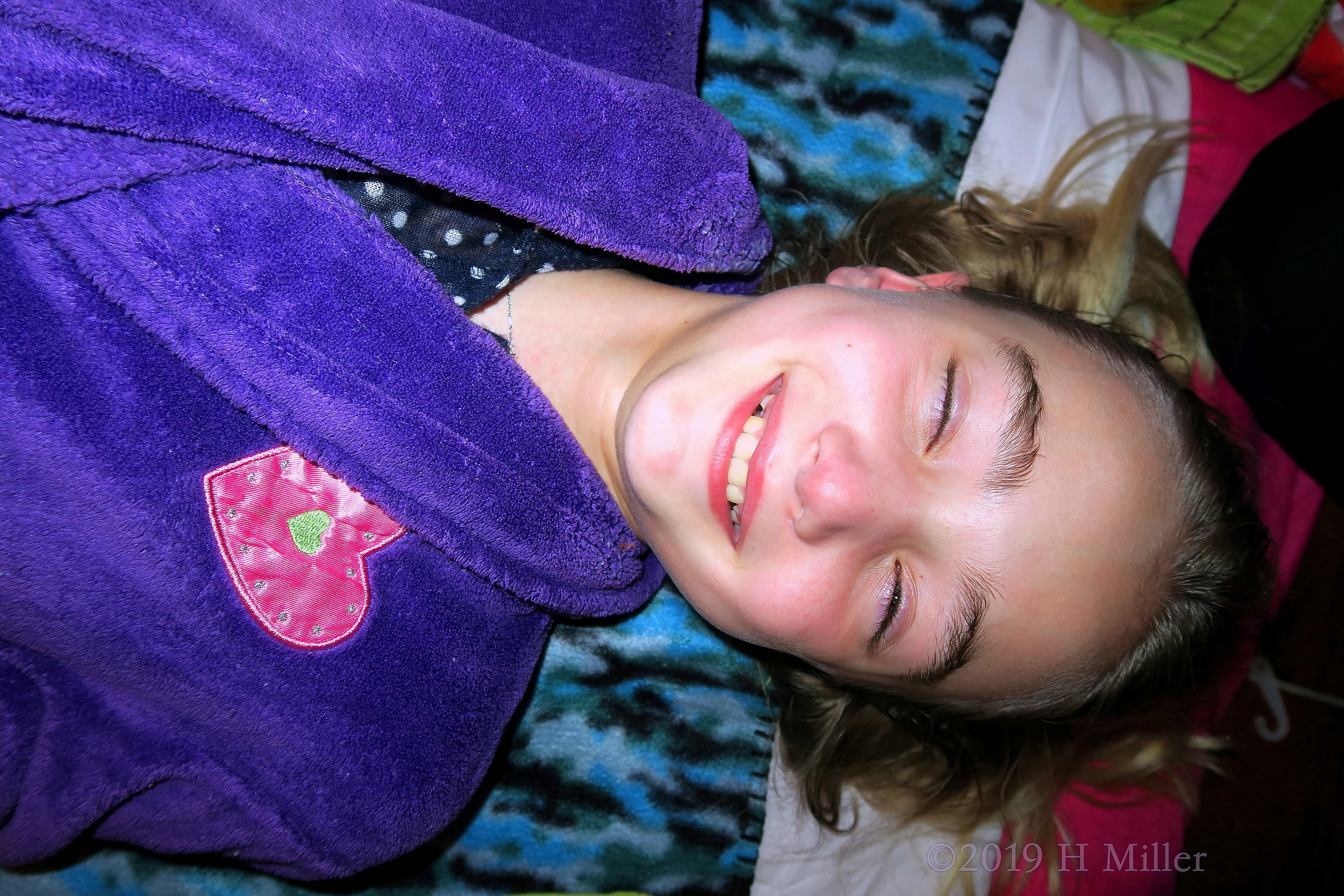 She Is Having A Fun Girls Facial! She Is Having A Fun Girls Facial!