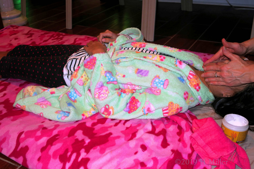 Isabelle Is Getting A Kids Facial! Isabelle Is Getting A Kids Facial!