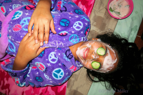 It's Time To Relax During Facials For Girls! It's Time To Relax During Facials For Girls!