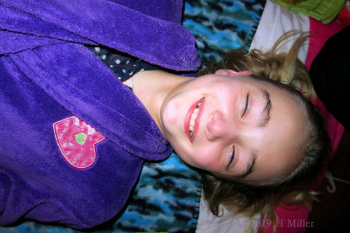 She Is Having A Fun Girls Facial! She Is Having A Fun Girls Facial!