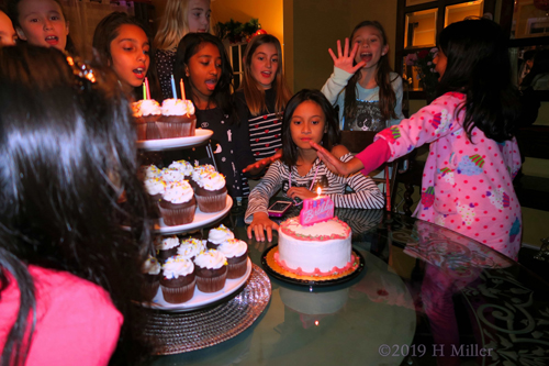 They Are So Excited About The Cupcakes And Cakes They Are So Excited About The Cupcakes And Cakes