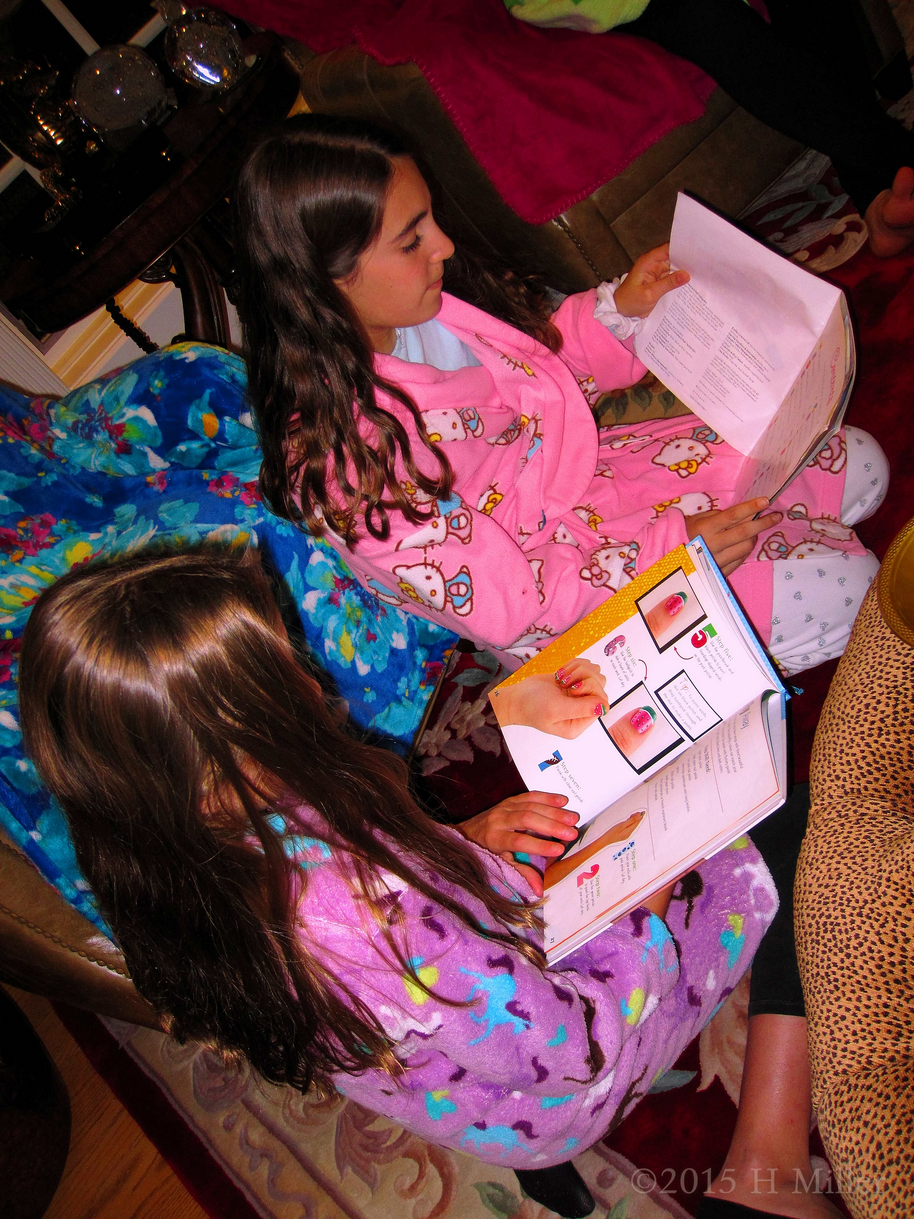 More Girls Looking For The Perfect DesignFor The Nail Salon! More Girls Looking For The Perfect DesignFor The Nail Salon!